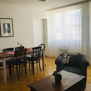 Apartment Mitten Im Achten. Zentrale In Österreich